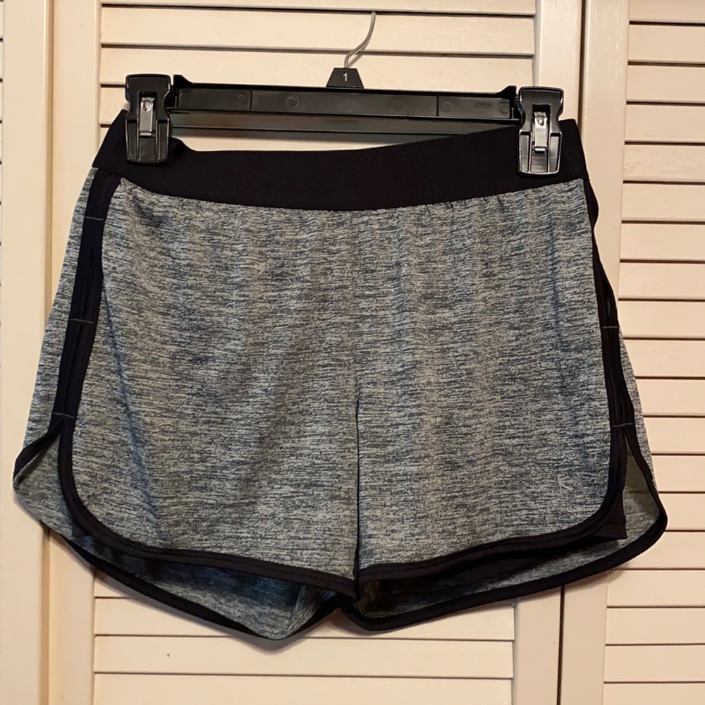 Danskin semi fitted xs athletic shorts with liner